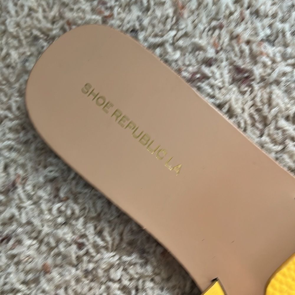 Shoe Republic LA Yellow Sandals - Picture 3 of 5